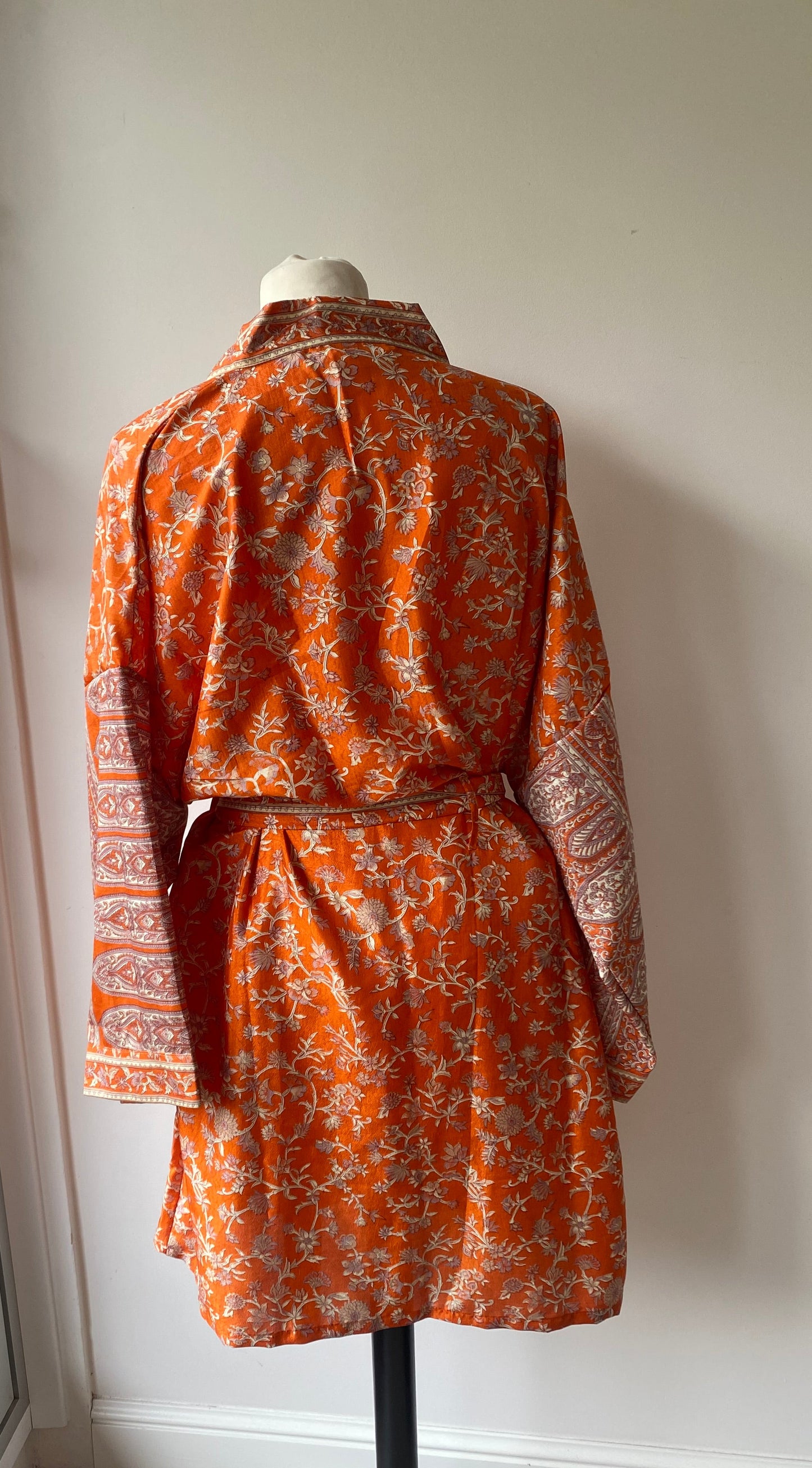 Kimono midi orange en sari recyclé – Pièce unique