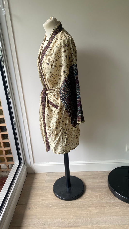 Kimono en Sari Recyclé Beige Fleuri – Pièce Unique
