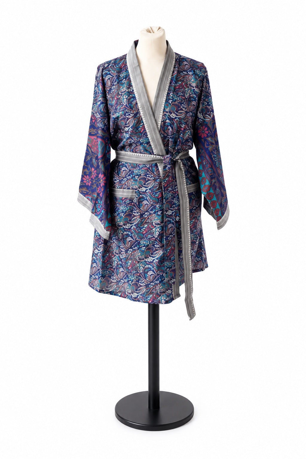 Kimono court en sari indien recyclé bleu nuit et turquoise – vue de face