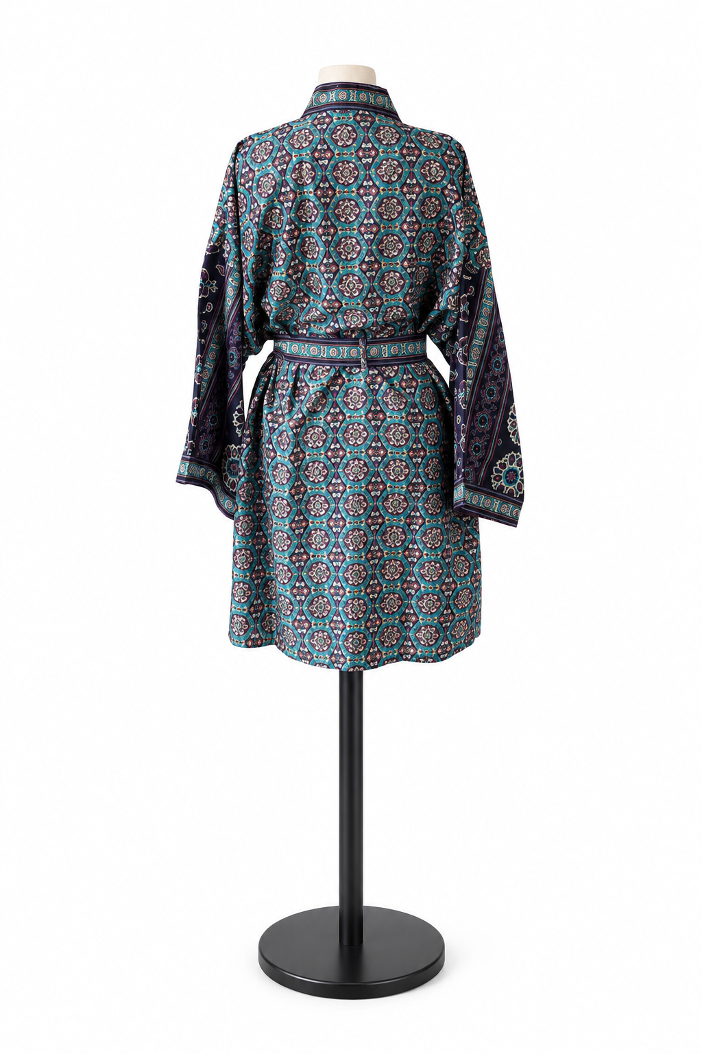Kimono midi en sari indien recyclé bleu, violet et beige vue de dos