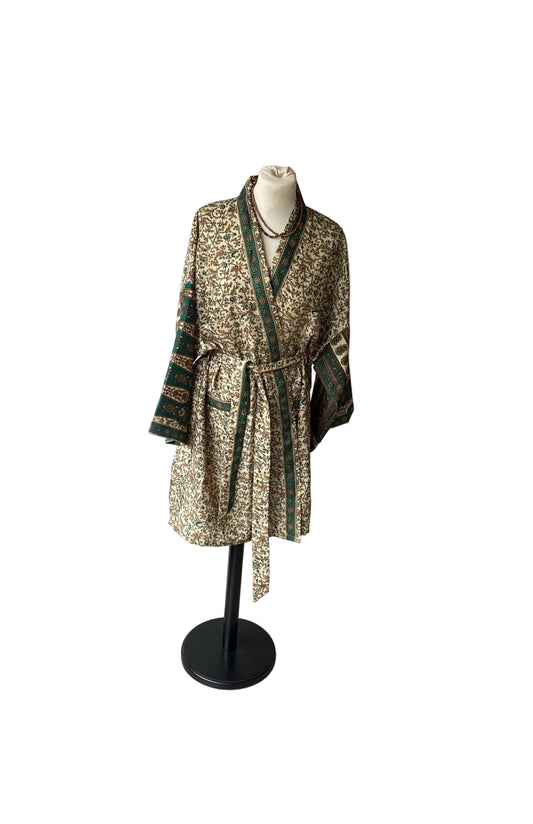 Kimono court vert olive et beige à imprimé végétal bohème chic avec ceinture assortie