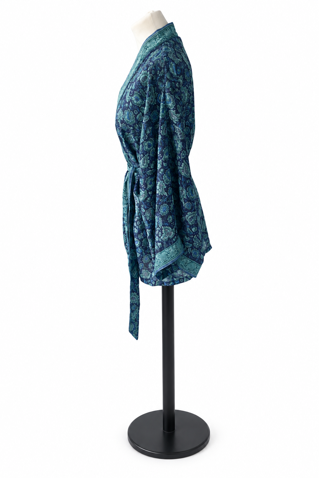 Veste kimono courte en sari indien recyclé bleu nuit et vert pétrole, vue de profil