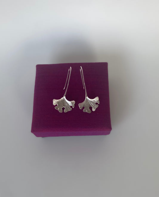 Boucles d’oreilles Feuille de Ginkgo – fait à la main en argent