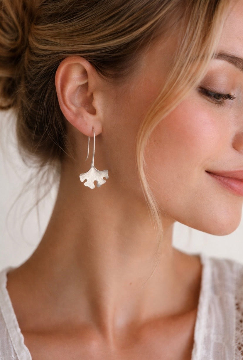 Boucles d’oreilles Feuille de Ginkgo – fait à la main en argent