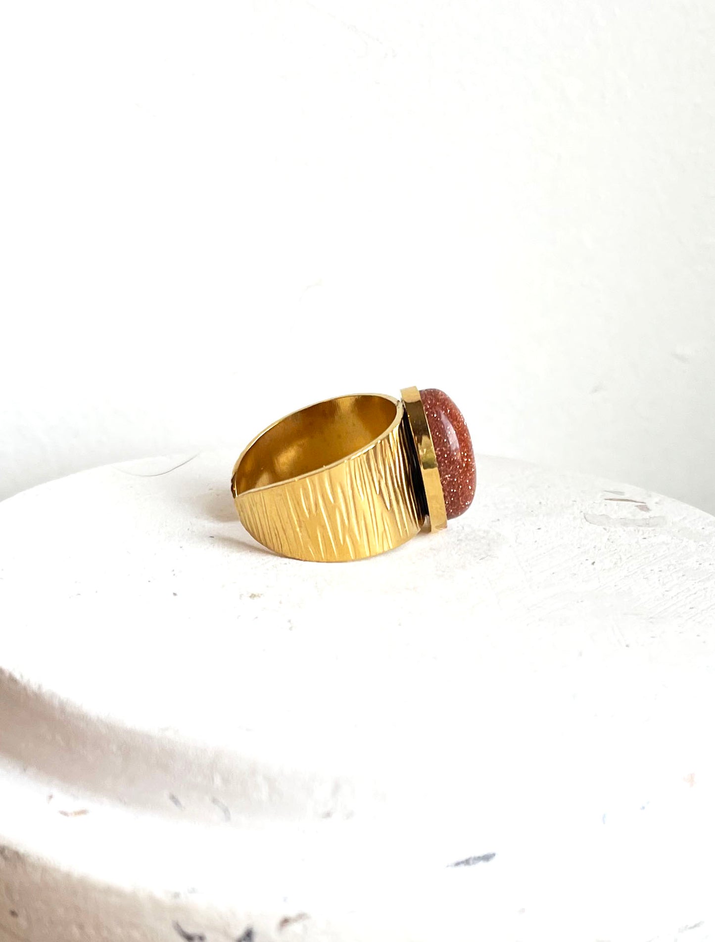 JOYCE-ring met zonnesteen