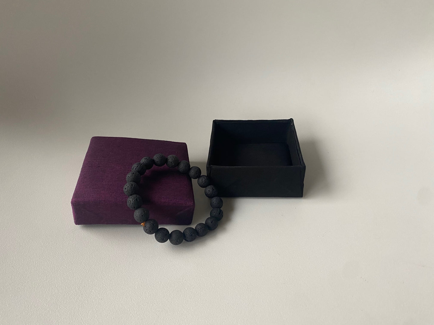 Commande sur mesure- Bracelet pour homme en pierre de lave