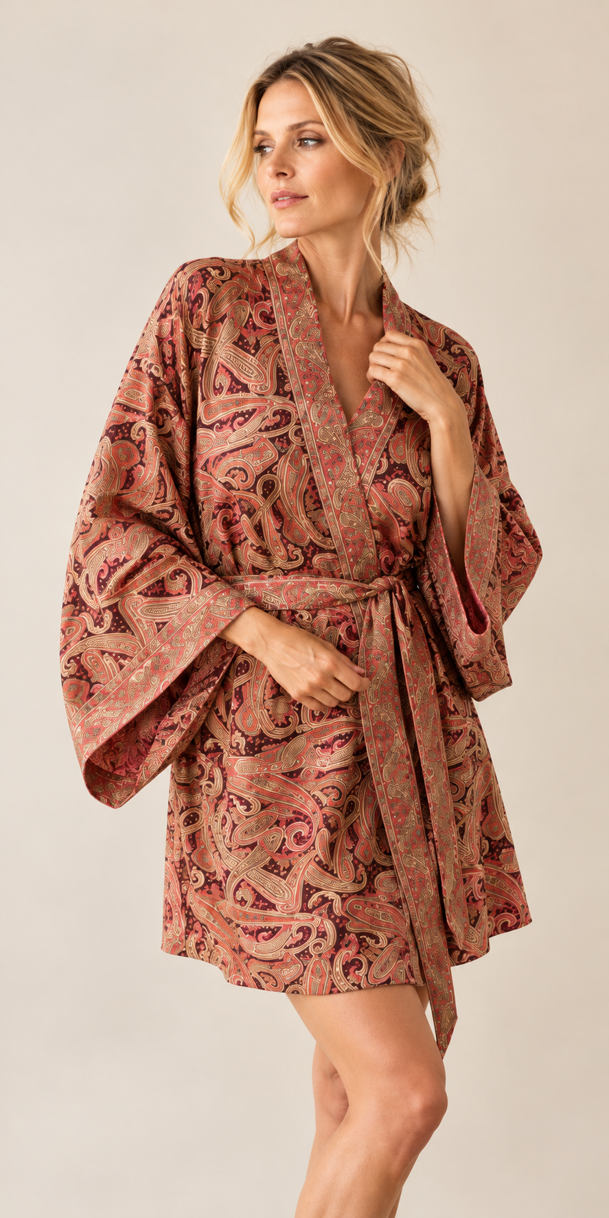 Kimono en sari indien recyclé bordeaux et rose doré