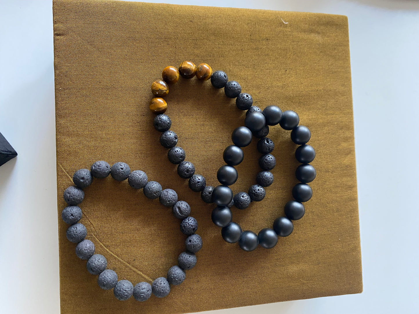 Bracelet pour homme en pierres naturelles de Chrysoberyl- fait à la main/ Disponible sur commande