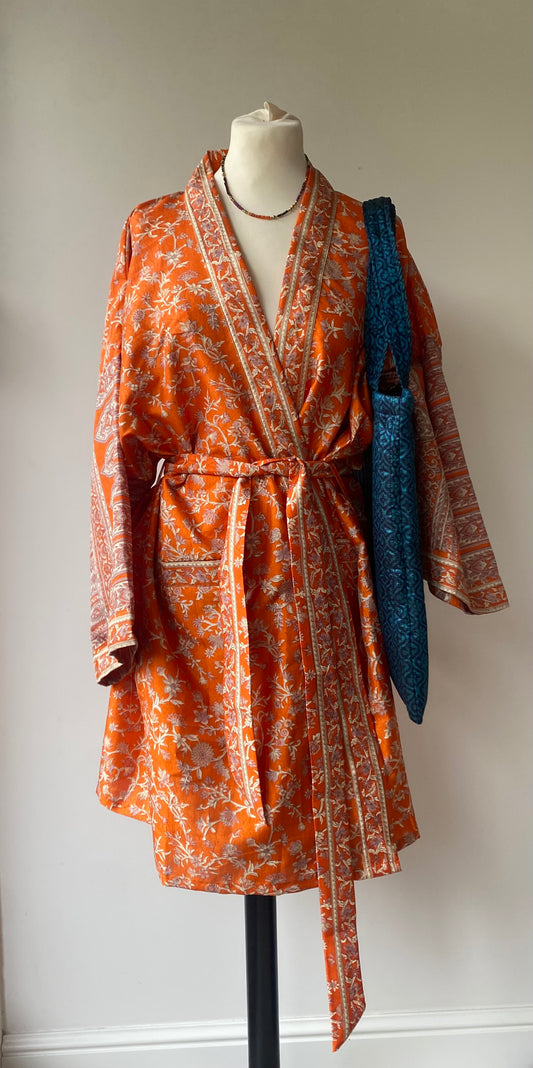 Kimono midi orange en sari recyclé – Pièce unique