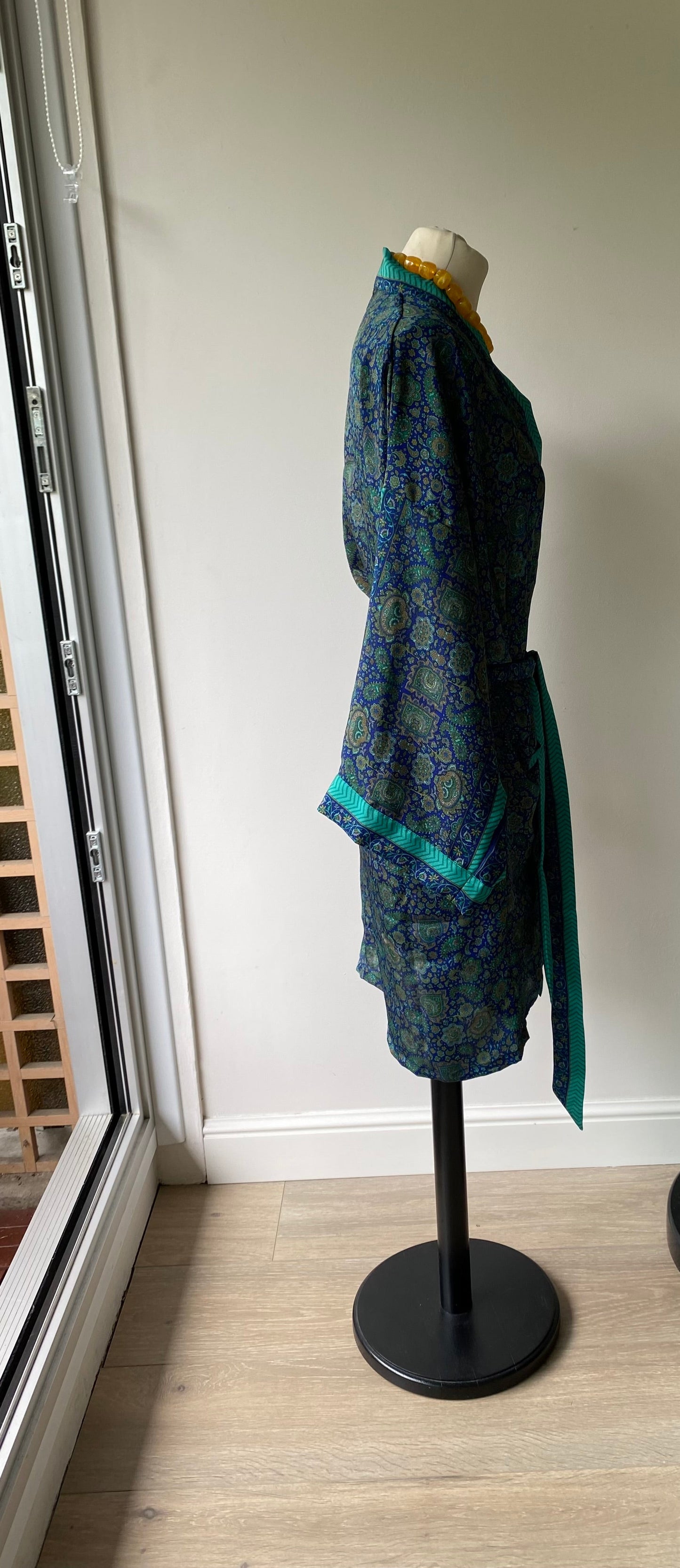 Kimono en sari recyclé bleu et turquoise – Pièce unique