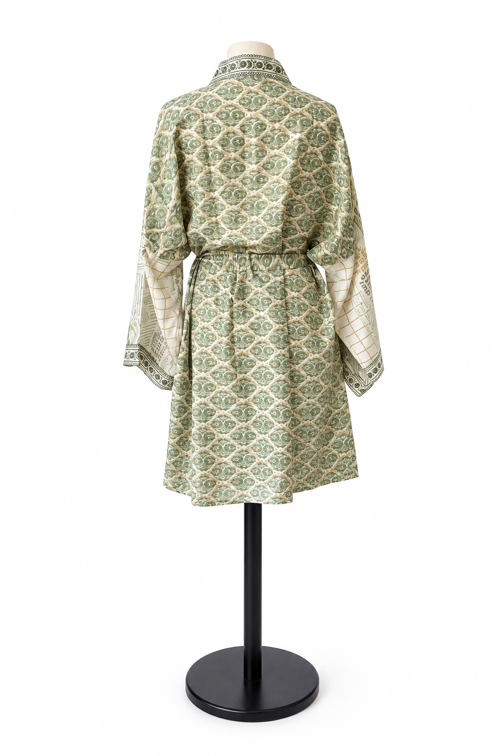 Kimono en sari indien  uplcyclé beige et vert d'eau, vue de dos