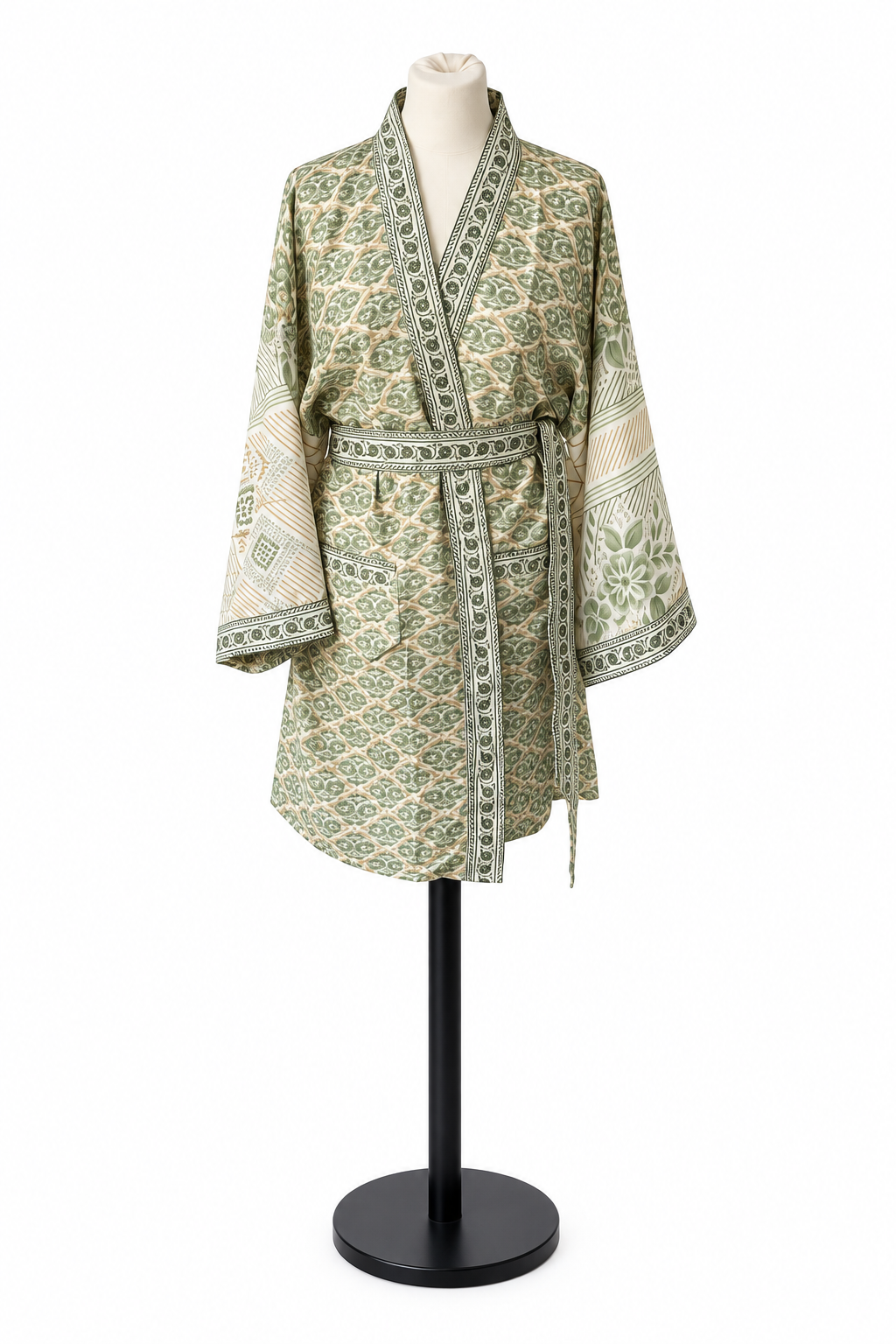 Kimono en sari indien  uplcyclé beige et vert d'eau, vue de face 