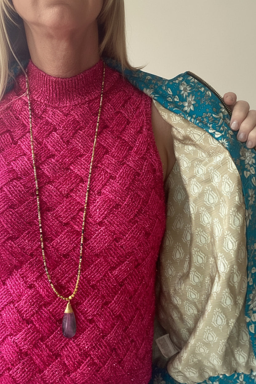 Doublure intérieure en sari recyclé d'un bomber bohème bleu turquoise, pièce unique réalisée à la main.