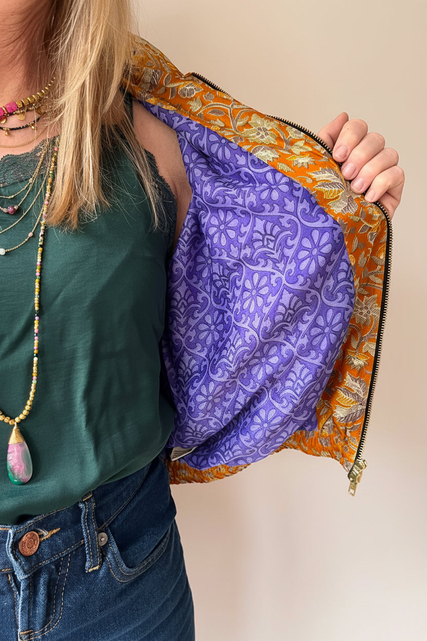 Doublure violette du bombers en sari recyclé ocre violet et beige