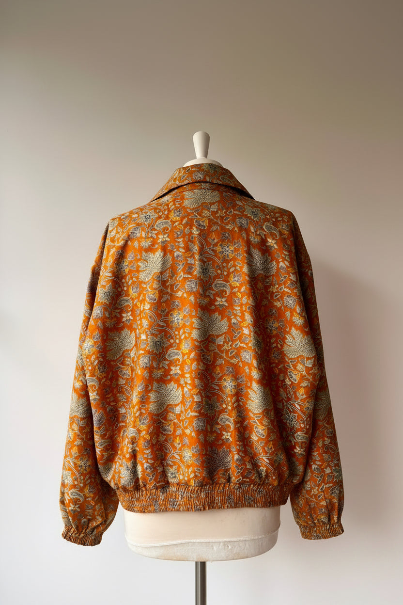 Bombers bohème en sari recyclé ocre violet et beige porté sur mannequin