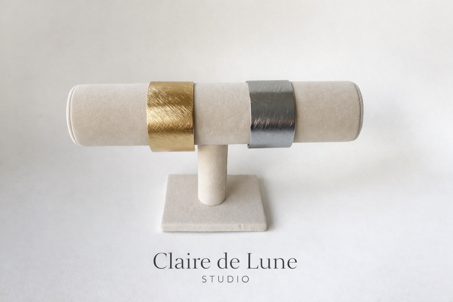 Détail du bracelet en acier brossé ajustable en acier inoxydable