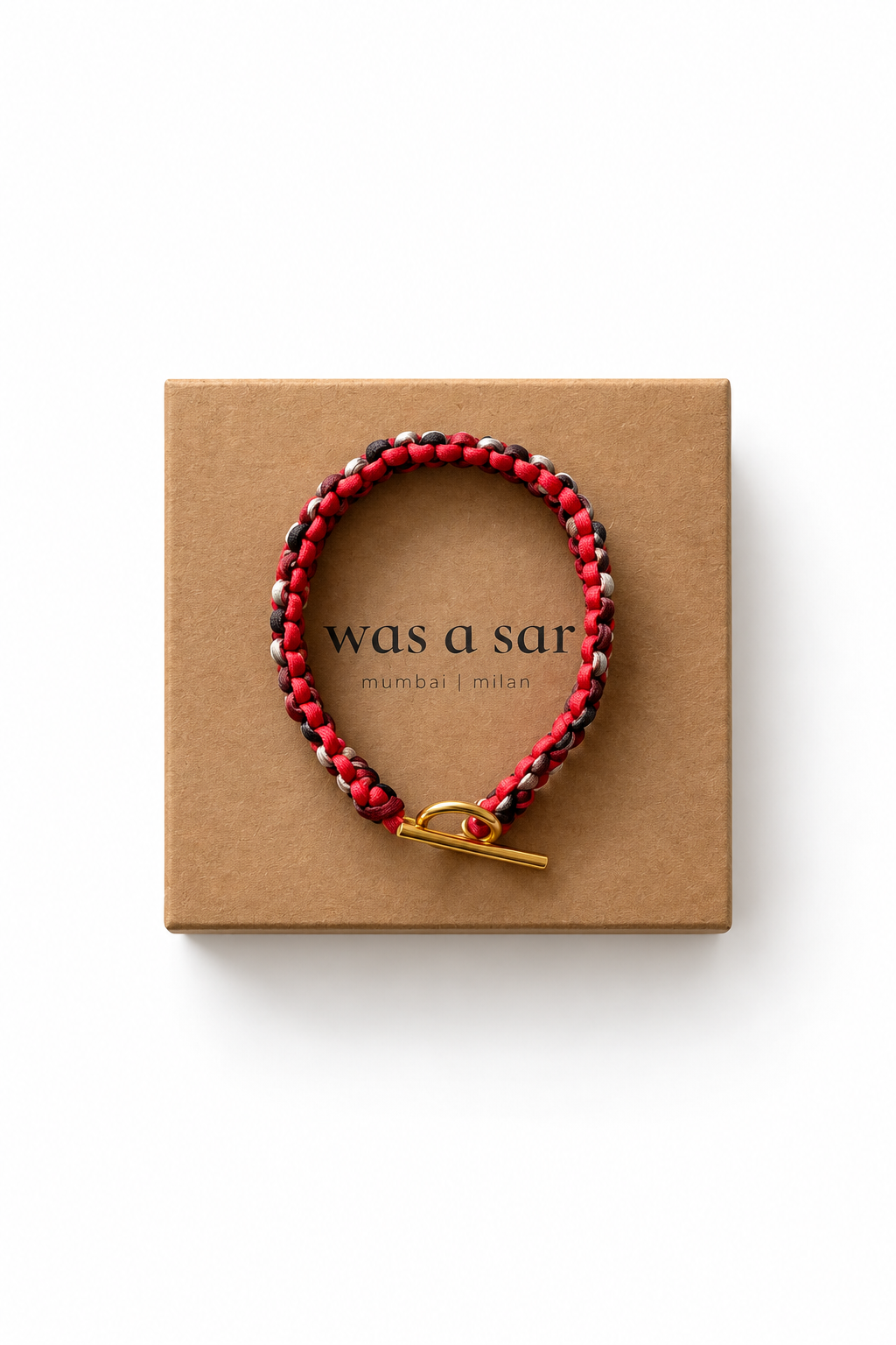 Bracelet en macramé en sari recyclé rouge et bordeaux – vue de dessus