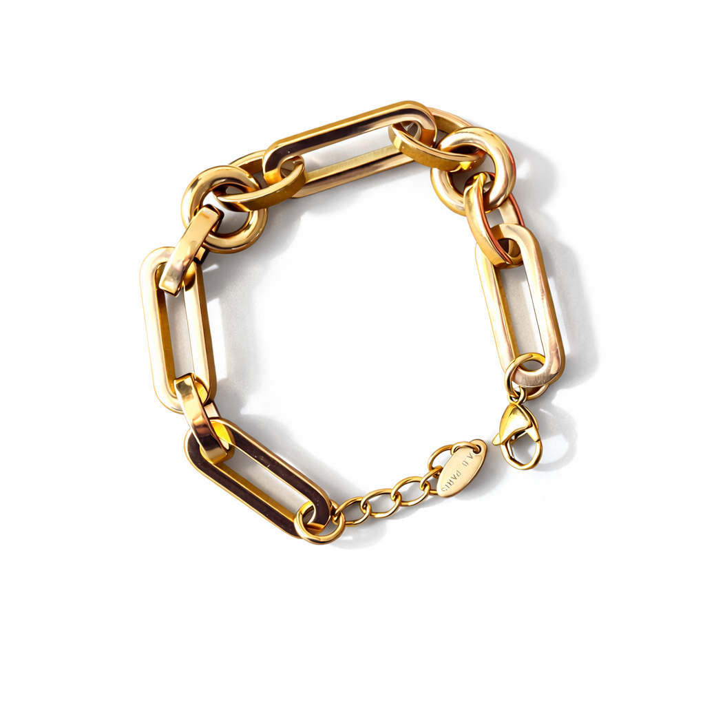Détail des maillons du bracelet Prestige en acier inoxydable doré