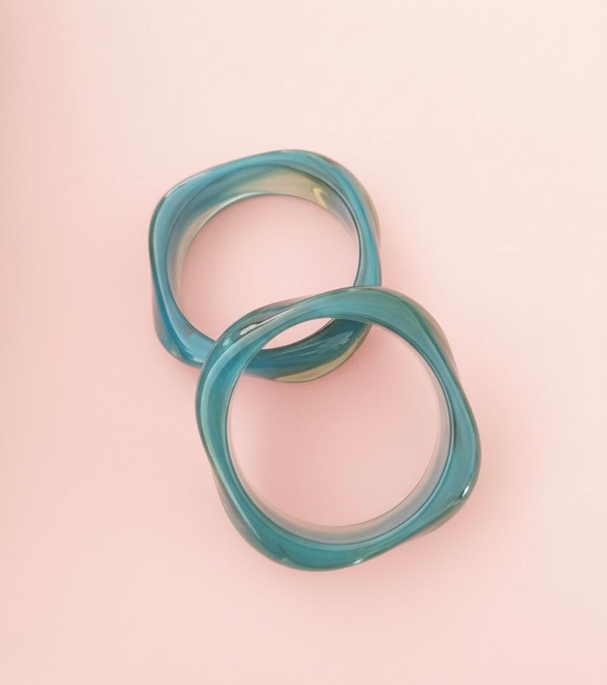 Geometrische jonc-armband van celadongroene hars