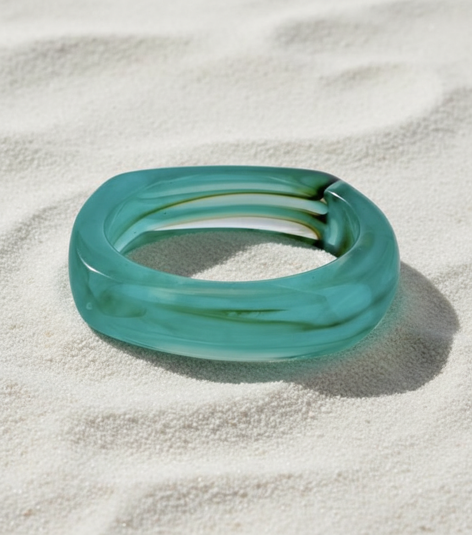 Geometrische jonc-armband van celadongroene hars