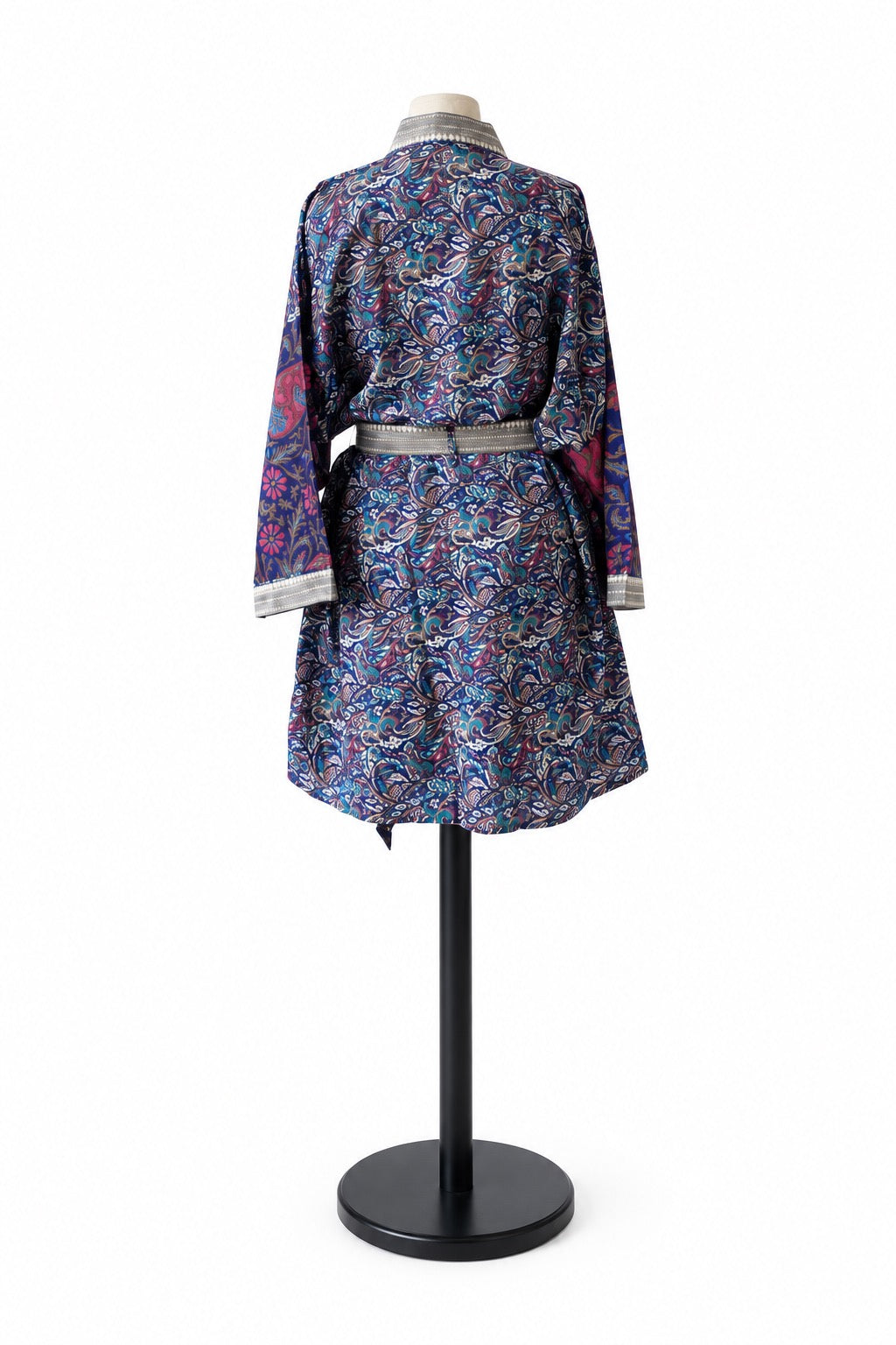 Kimono court en sari indien recyclé bleu nuit et turquoise – vue de dos