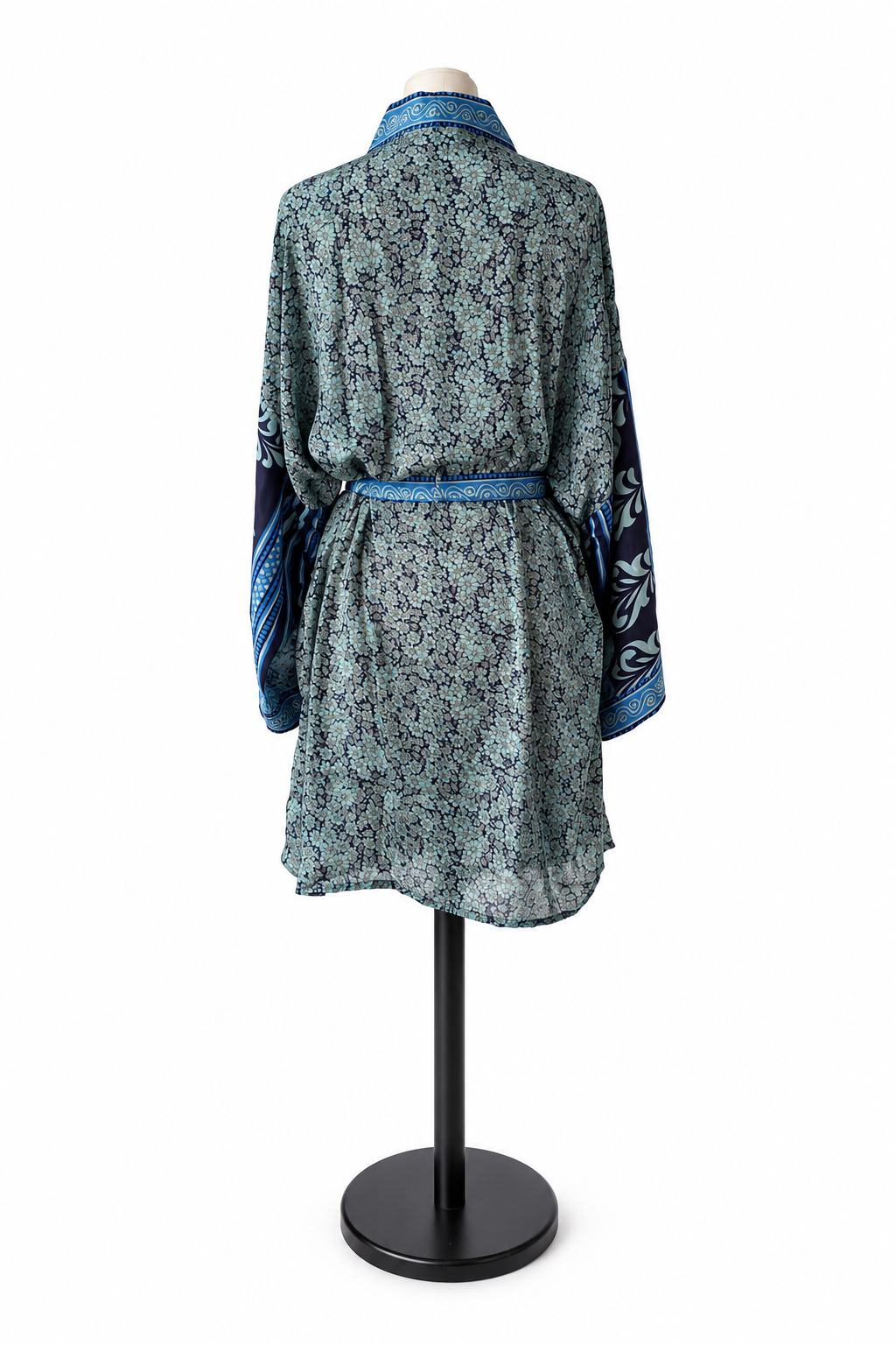 Kimono femme bleu en sari indien recyclé, vue de dos