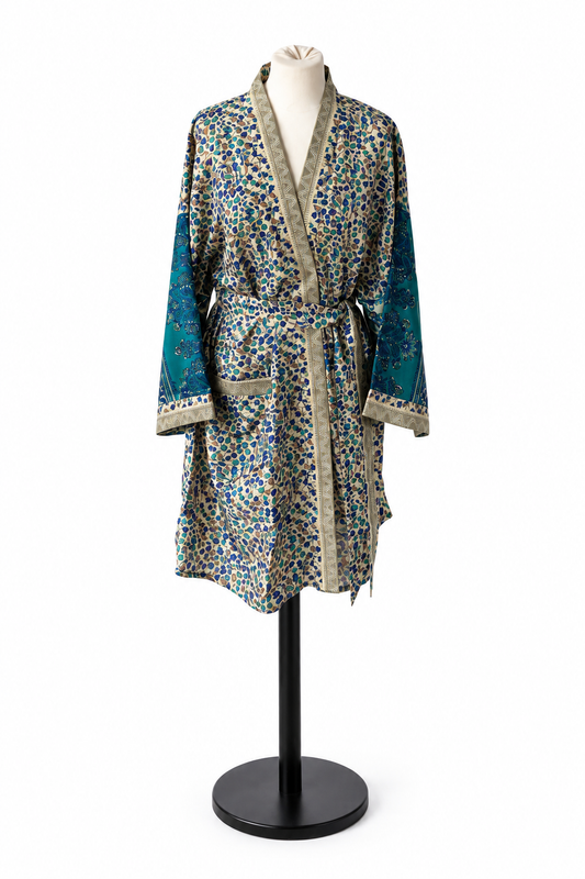 Kimono midi beige et turquoise en sari recyclé, vue de face