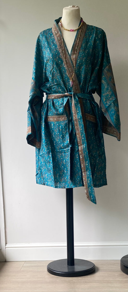 Kimono bohème chic femme en sari recyclé bleu turquoise, pièce unique artisanale