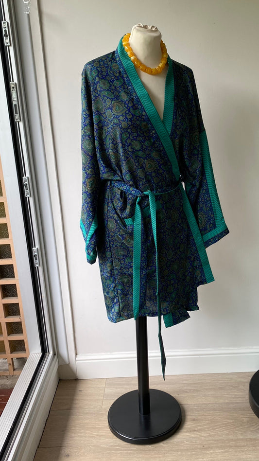 Kimono en sari recyclé bleu turquoise avec ceinture, pièce unique artisanale