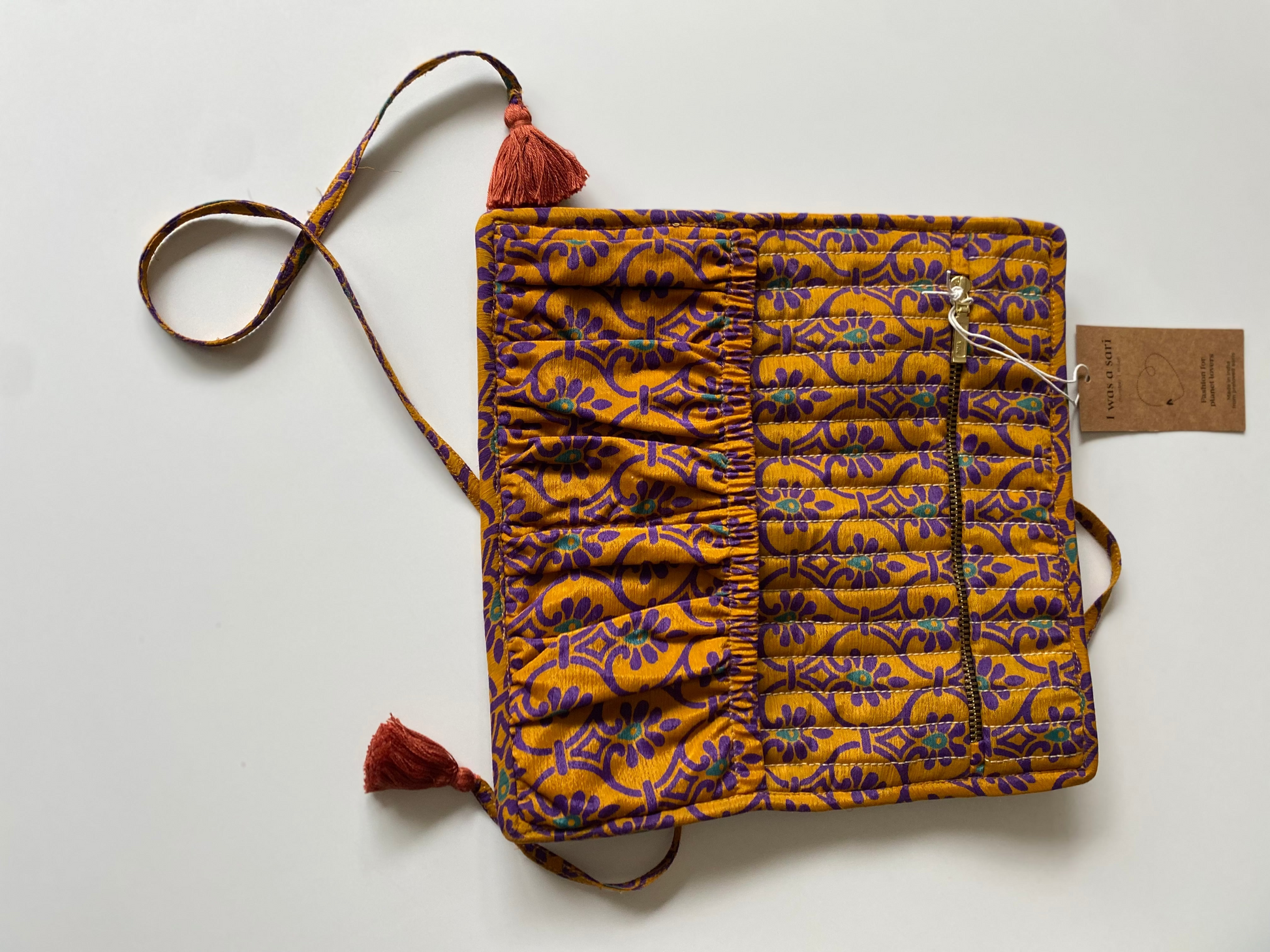 Pochette en sari recyclé ouverte pour rangement de bijoux ou accessoires