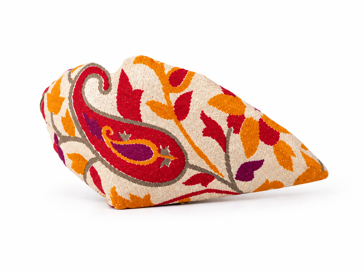Serre-tête turban en sari recyclé écru et orange – vue de profil