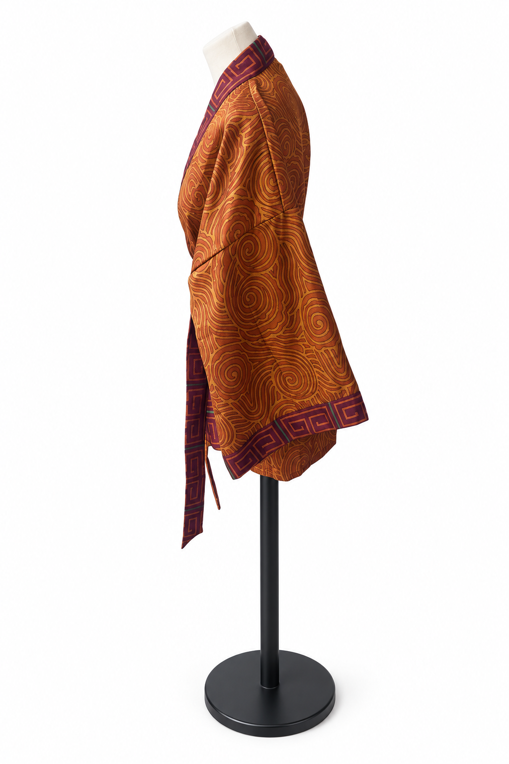 Veste kimono courte en sari indien recyclé terracotta et bordeaux, vue de profil